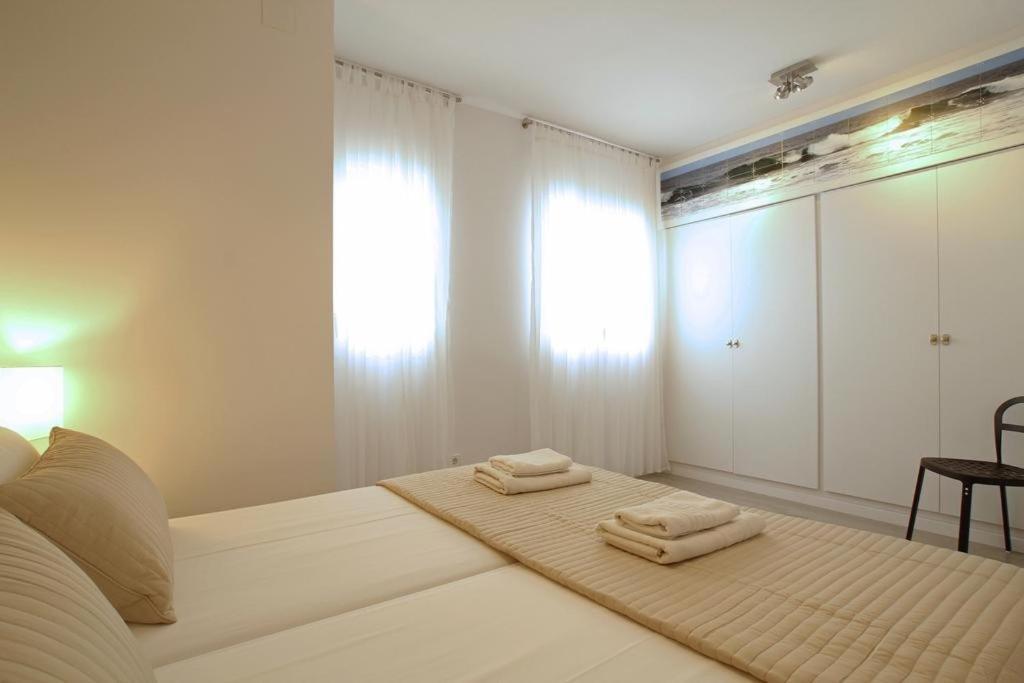 Warm Sands Apartment By Hello Homes Sitges Bagian luar foto